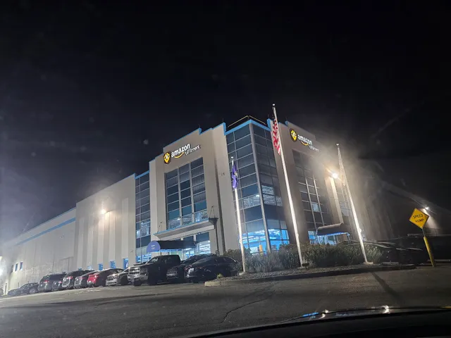 Amazon Fulfillment Center (SDF4)