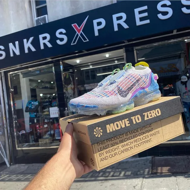 SNKRS X PRESS