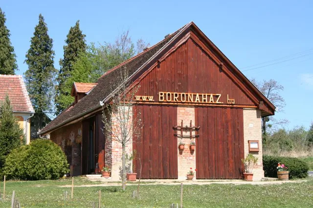 Az Őrségi Boronaház Porta