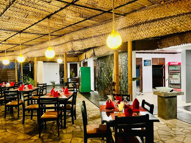 7&7 Hotel and Restaurant