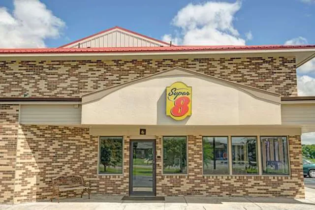 Super 8 by Wyndham Melrose