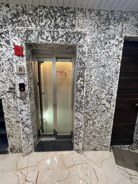 Collection O 90336 Hotel R K Inn