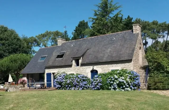 Le clos des pins : Gîte Baden Morbihan, grande longère bretonne, charme et tranquillité proche mer, campagne et village.