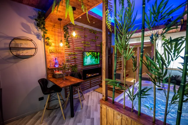 Saṃsāra & Nirvana Suites Apartment