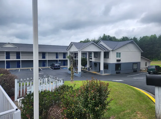 Days Inn by Wyndham Dahlonega University Area