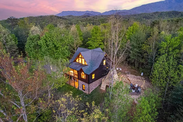 Vacation Adventures by Vicki: Ridge Top Adventure Cabin