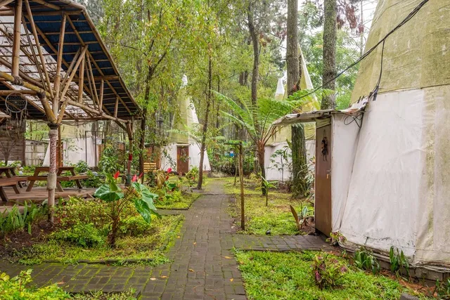 Apache Camp, Kampung Indian Batu