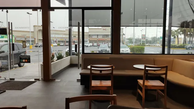 Starbucks Las Puentes DT