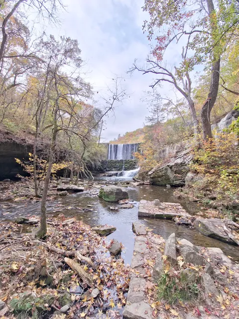 Mirror Lake Waterfall Trailhead and Parking Lot