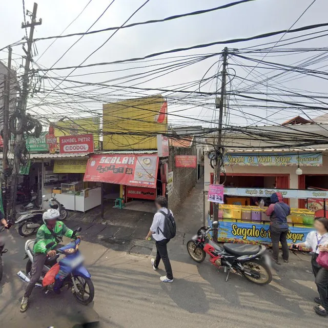 De Geprek Mbak Tyas - Syahdan