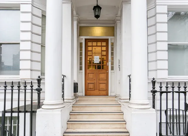 Cromwell Serviced Apartments by StayPrime