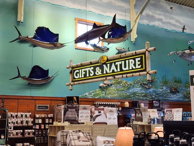 Bass Pro Shops/Cabela’s Boating Center