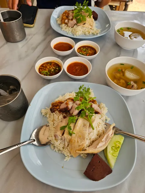 ร้านข้าวมันไก่ ตี๋อ้วน(เตาถ่าน) Since1991