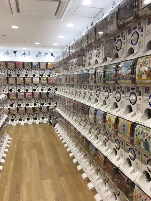 Mori Capsule Toy Store (GachaGacha no Mori)