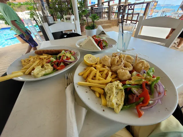 Boomerang Beach Bar and Taverna