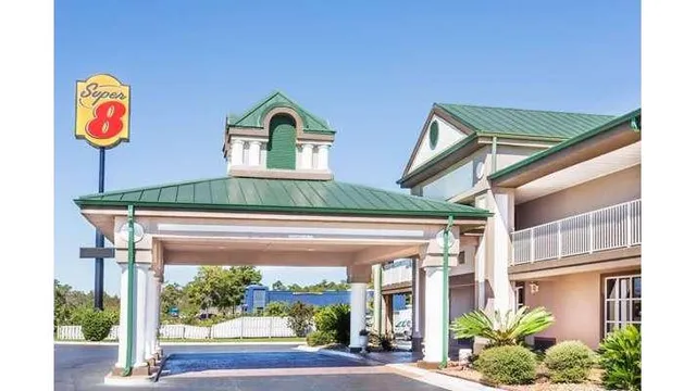 Super 8 by Wyndham Marianna I-10