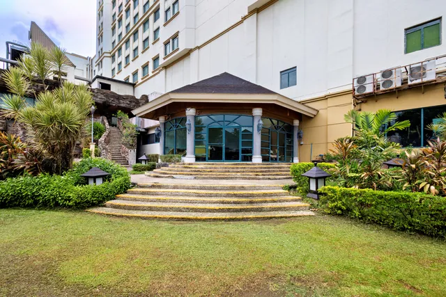 Waterfront Cebu City Hotel & Casino