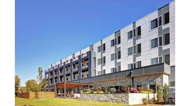 Courtyard by Marriott Appleton Riverfront