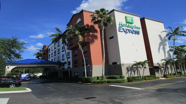 Holiday Inn Express & Suites Fort Lauderdale Airport West by IHG