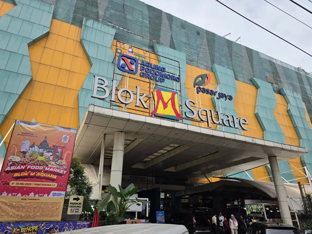 Blok M Square