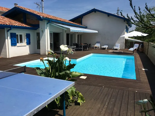 Location grande villa de grande capacité avec piscine proche plage pour surf BIARRITZ