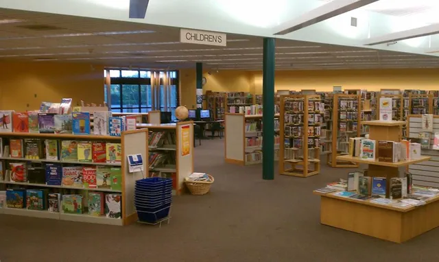 Kansas City Public Library: Trails West Branch