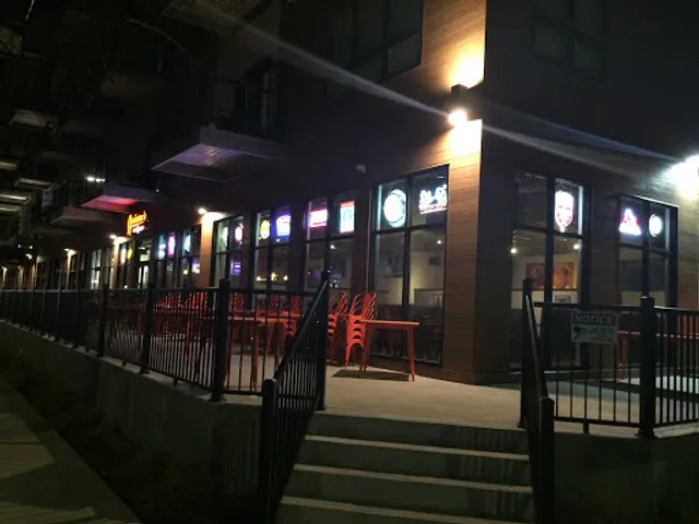 Quinton's Bar & Deli