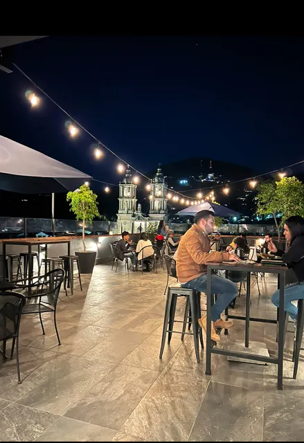 STUDIO 8 y STUDIO 21