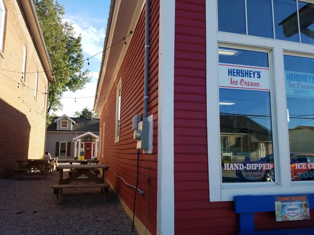 Yacht Club Beverage House