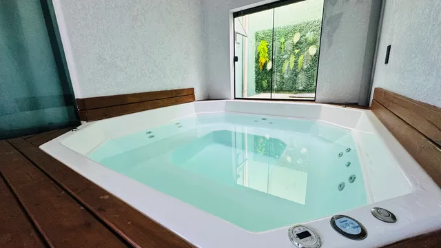 Casa com Hidro em Bombinhas