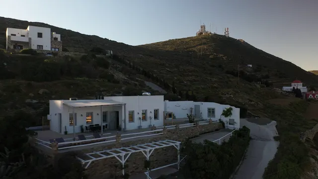 Uppolis house in Syros