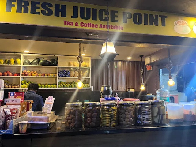 Fresh Juice Point and chat centre