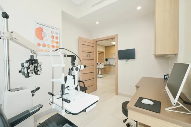 Min Zhang,OD & Jamie Wang,OD 张敏眼科：Optometry;optometrist;vision;eye;Dr;specialist;doctor;exam;clinic/纽约 法拉盛 眼科 眼睛专科 医生 诊所 推荐