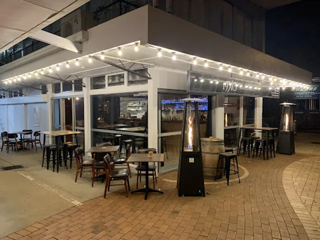 19XO Canapés & Cocktails