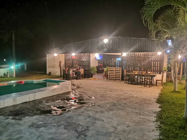 KM 14 Bistro & Café