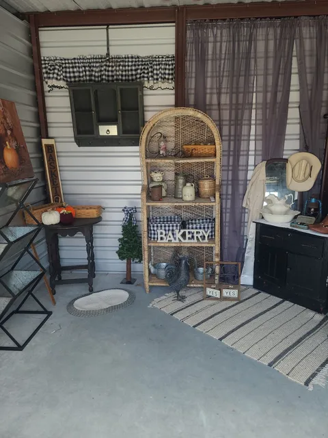 Bargin Bottom storage and sales