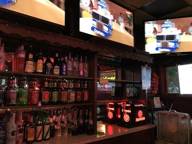 Poor Boy's Pizza & Pub