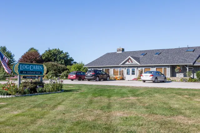 Log Cabin Island Inn