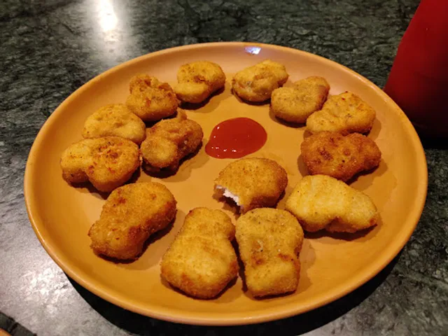 Hotel Yummy Tummy & Game zone