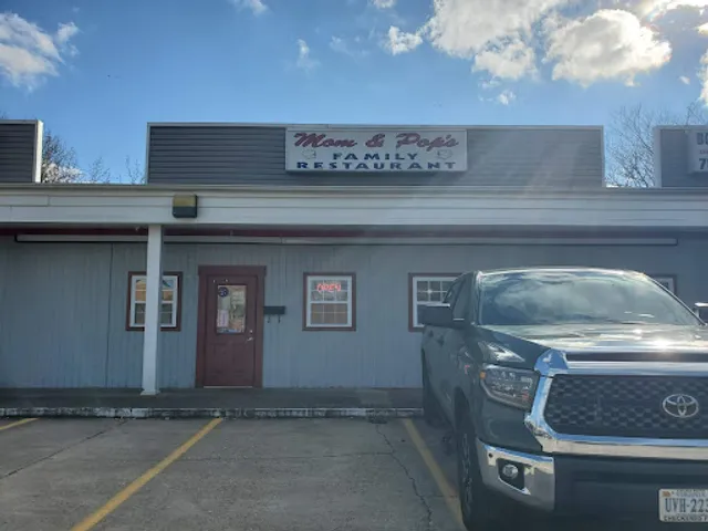 Mom & Pops Family Restaurant