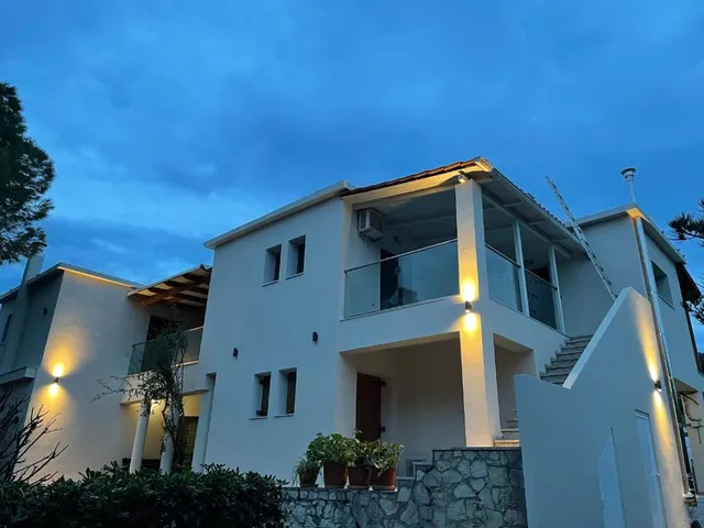 Andromahi Apartments & Suite