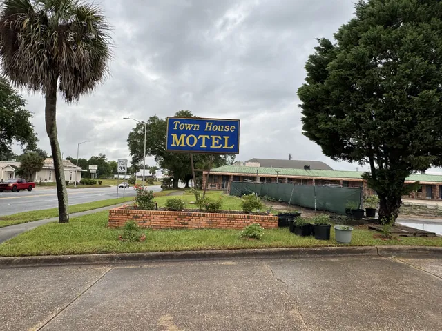 Town House Motel