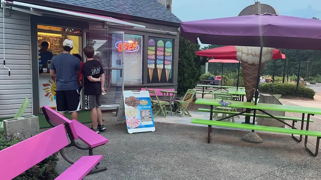 The Dells Ice Cream Shop