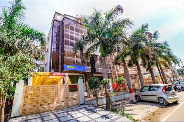 FabHotel Gaba Corporate Suites - Hotel in Sector 70, Noida