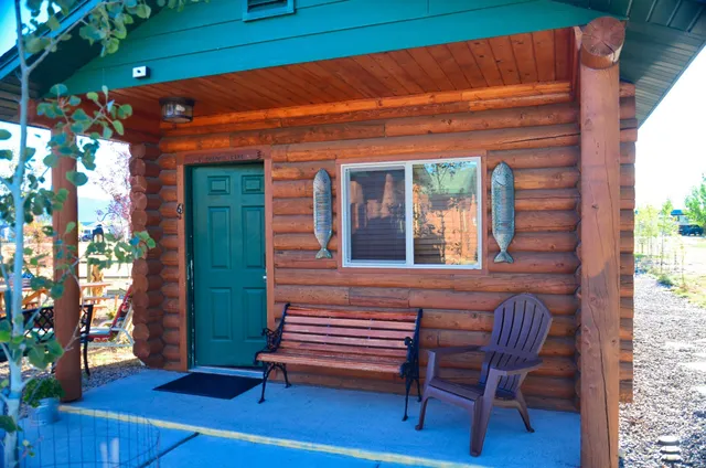 Lure Me Inn | Cabin, Hotel, Stay in Ennis