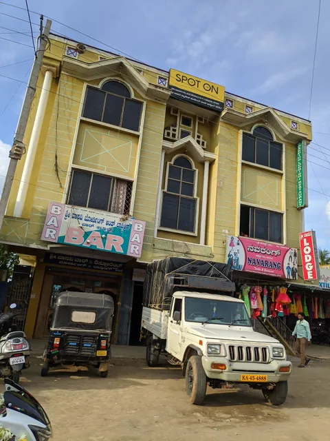 OYO 68282 Sri Vasavi Palace Boarding & Lodging