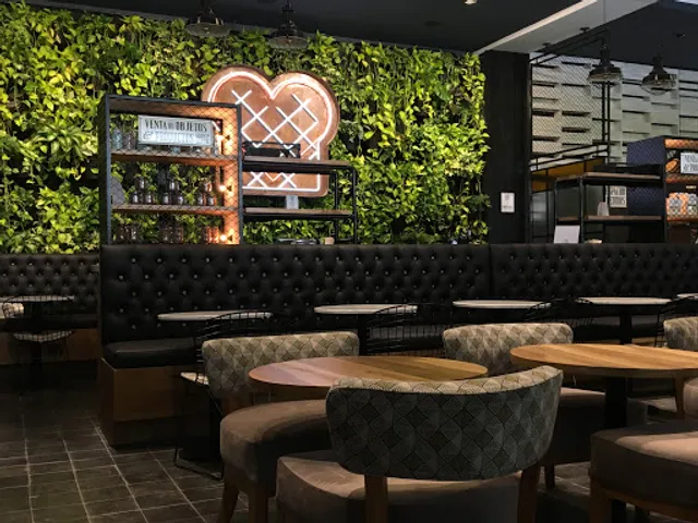 Tostado Café Club - Plaza Houssay