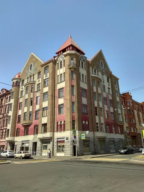 Dokhodnyy Dom Zakharovykh