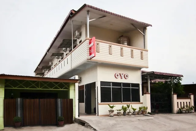 OYO 885 Tangkul Residence
