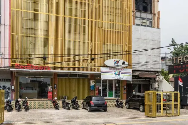 RedDoorz Plus near RS Royal Taruma Grogol